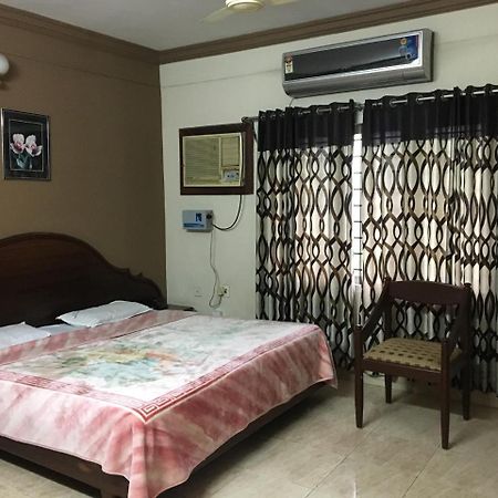 Hotel Royal Wings Недумбасери Екстериор снимка