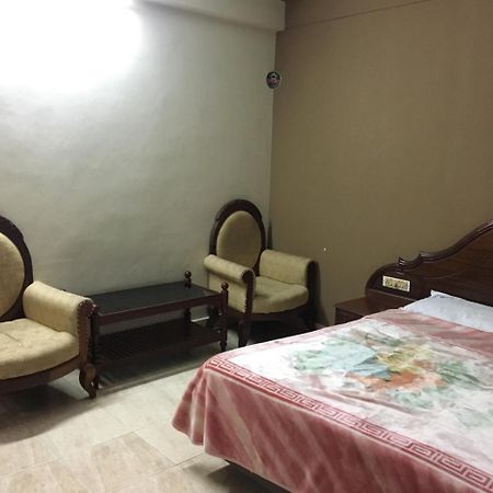 Hotel Royal Wings Недумбасери Екстериор снимка
